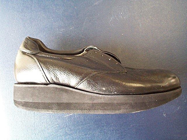 Rocker sole shoe